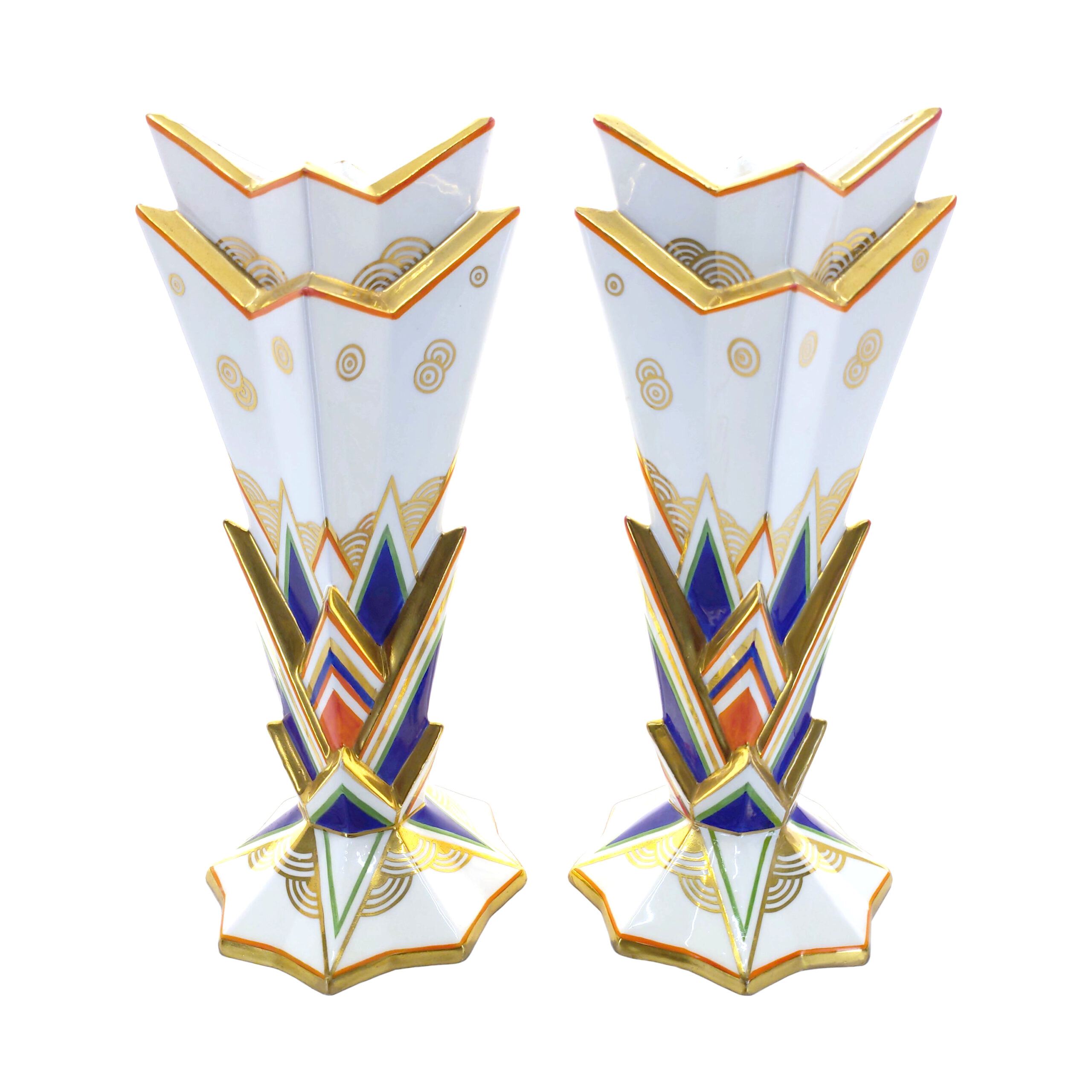 porcelánové kubistické vázy - pár značky Royal Dux,, bílý porcelán se zlacením a barevnými akcenty