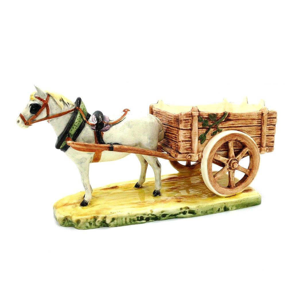 porcelánová soška značky Royal Dux, model: kůň s povozem, luxor dekor