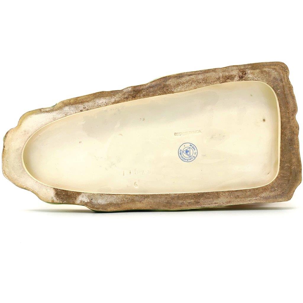 porcelánová soška značky Royal Dux, model: kůň s povozem, luxor dekor, značení