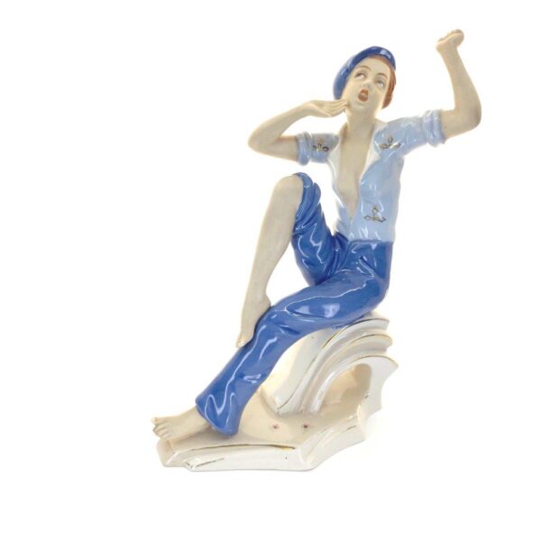 porcelánová soška značky Royal Dux, model: žena s baretkou, modrý dekor se zlacením