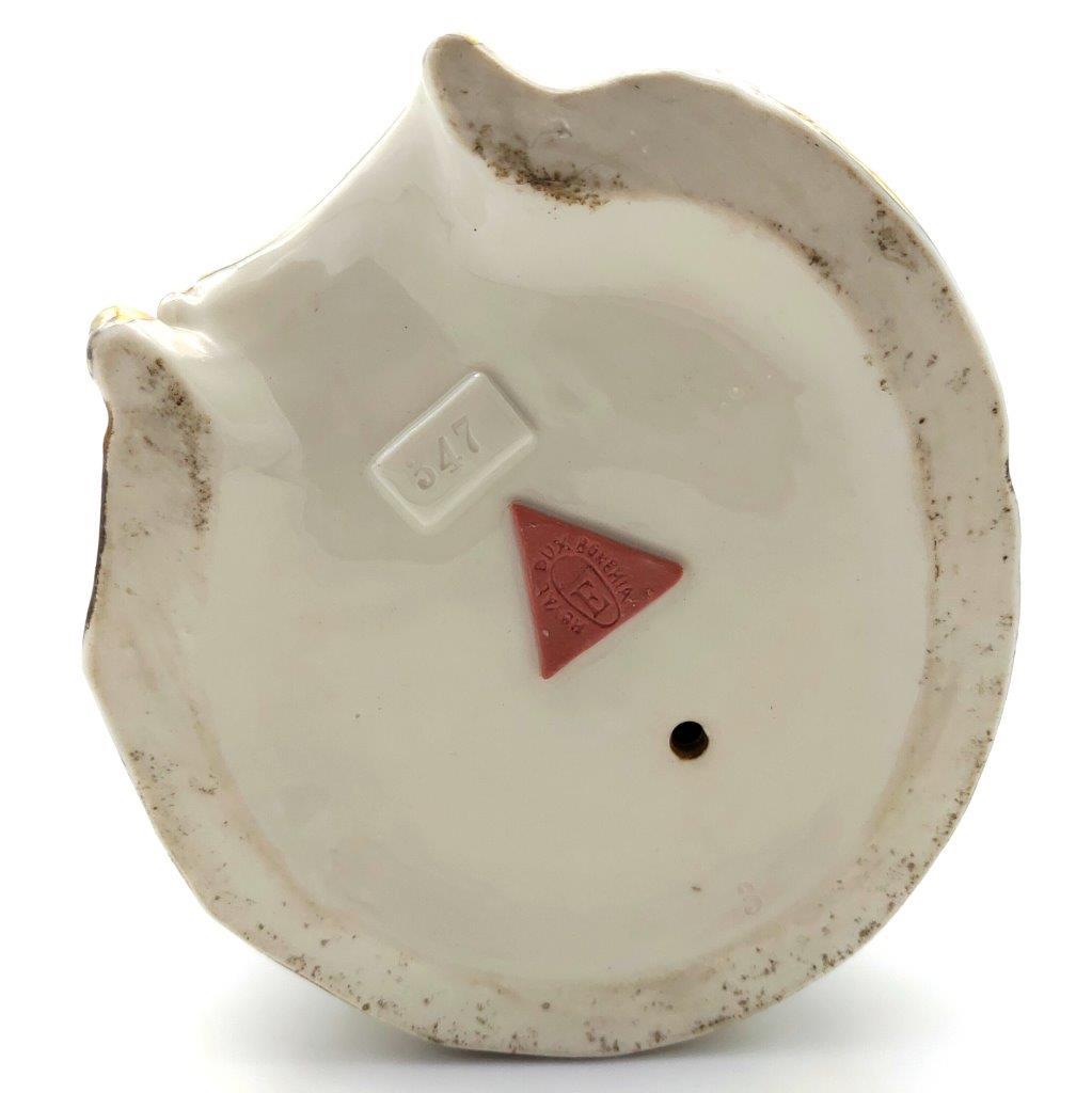 porcelánová socha značky Royal Dux, model: pán s kytarou, saxe dekor se zlacením, značení