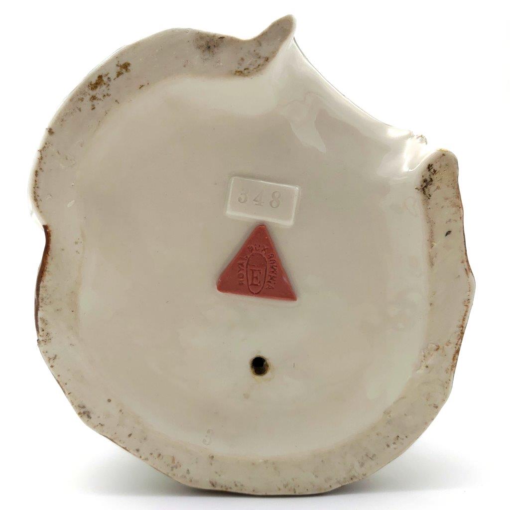 porcelánová socha značky Royal Dux, model: dáma s mandolínou, saxe dekor se zlacením, značení