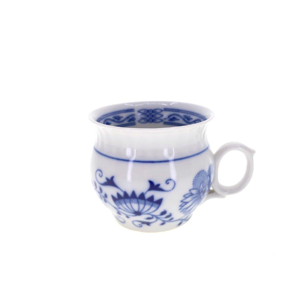 Cibulák - Hrnek Darume, bílý porcelán s cibulákovým dekorem