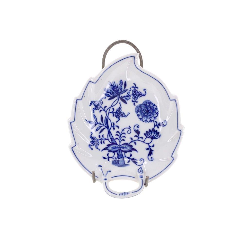 Cibulák - Mísa ve tvaru listu střední, bílý porcelán s cibulákovým dekorem