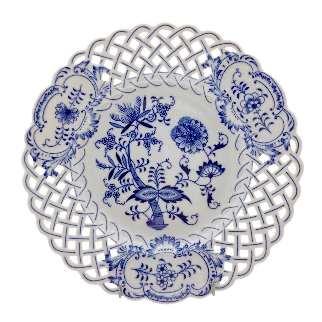 Cibulák - Talíř prolamovaný průměr 27 cm, bílý porcelán s cibulákovým dekorem