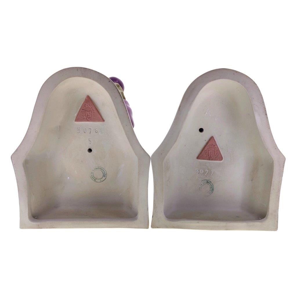 porcelánové figury značky Royal Dux, model: Pieroti - zarážky na knihy, saxe dekor, značení