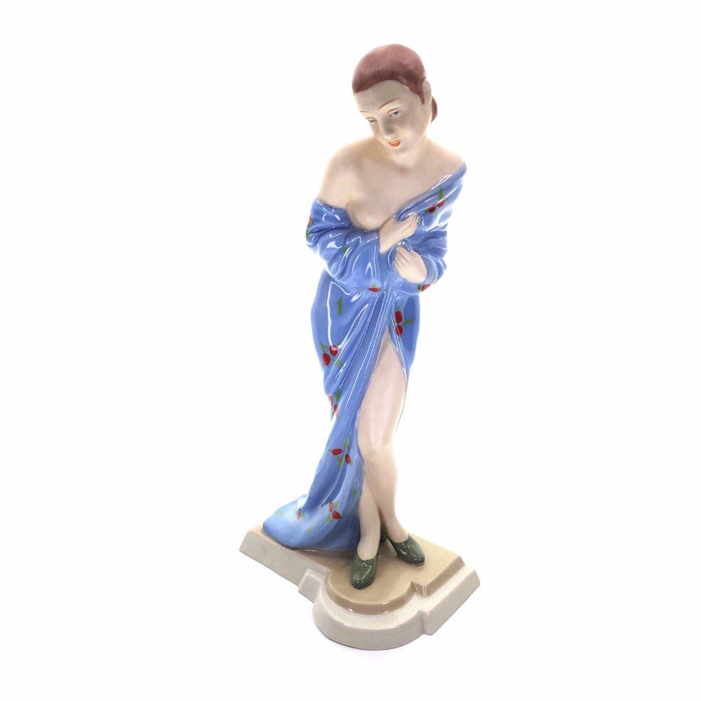 porcelánová soška značky Royal Dux, model: dáma v županu, modrý dekor