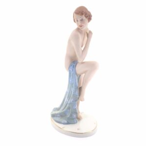 porcelánová socha duchcovské porcelánky, značka Royal Dux, model: Dáma s osuškou, světlemodrý dekor se zlacením