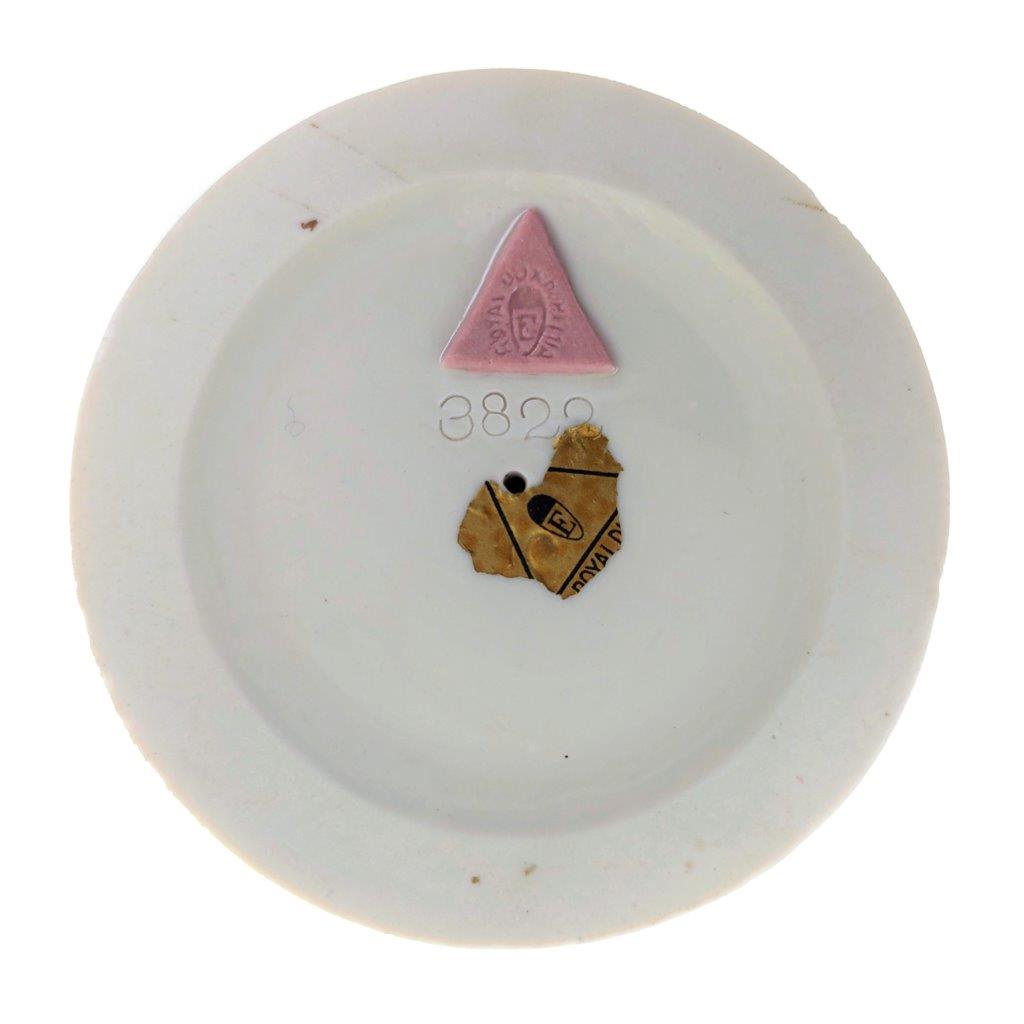 porcelánová soška značky Royal Dux, model: žena s ručníkem, modrý dekor se zlacením, značení