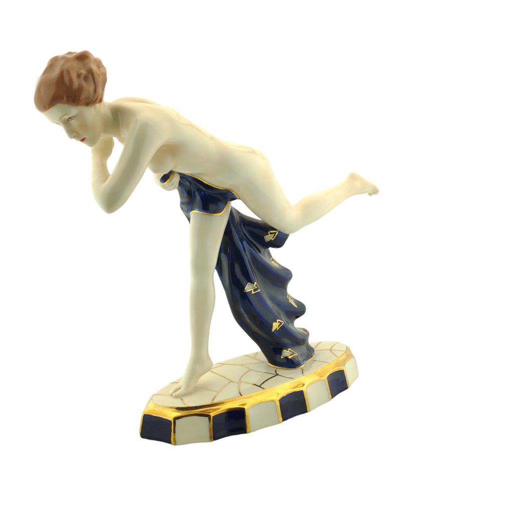 Porcelánová figura značky Royal Dux, model 3041 - Akt ženy s ručníkem, kobaltový dekor se zlacením, datace: 1918-1938,