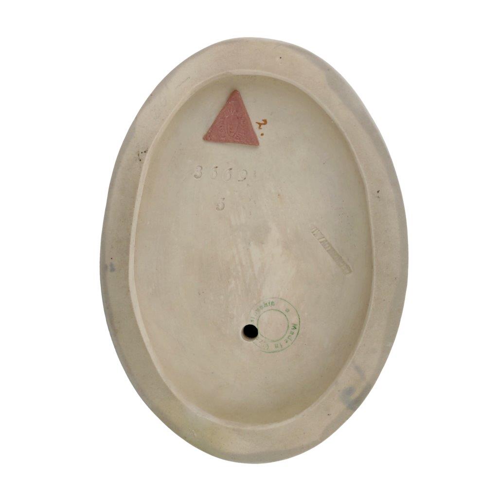 porcelánová socha duchcovské porcelánky, značka Royal Dux, model: Dáma s osuškou, modrý dekor se zlacením, značení