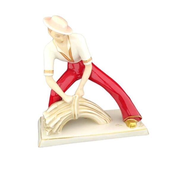 porcelánová soška značky Royal Dux, model: Sedlák se stohem slámy, červený dekor se zlacením