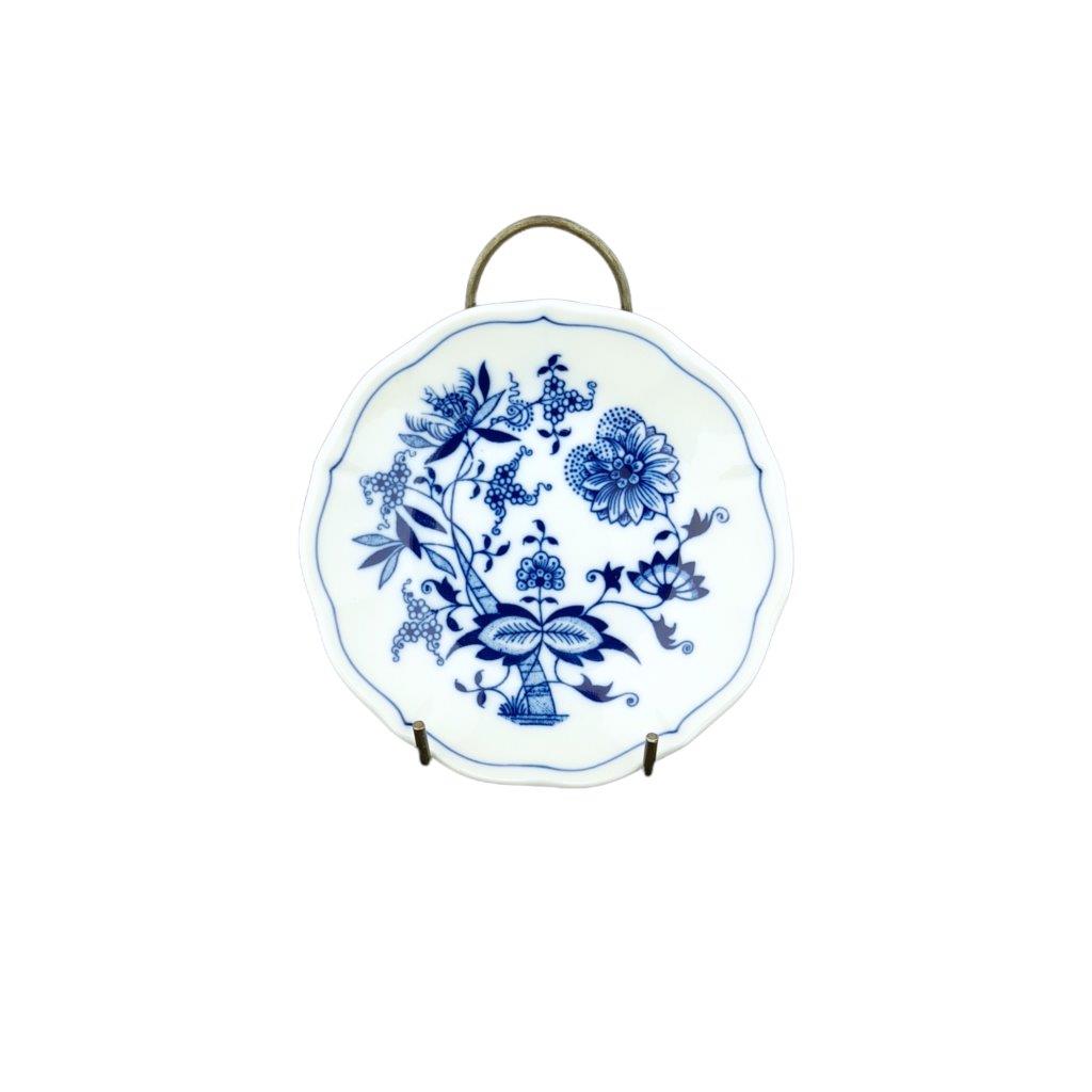 Cibulák - Podšálek typu A1, bílý porcelán s cibulákovým dekorem