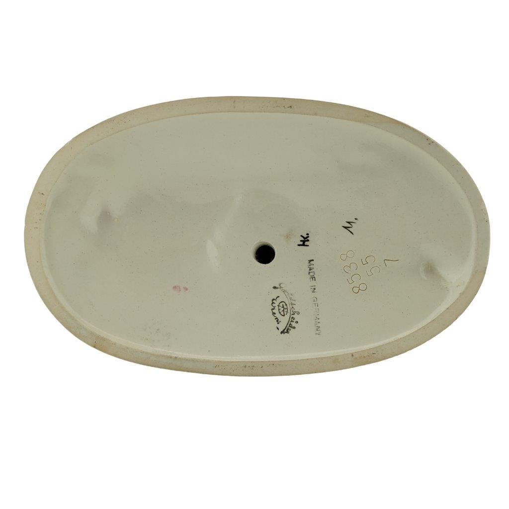 porcelánová socha vídeňské porcelánky, značka Goldscheider, model: Pošťák, značení