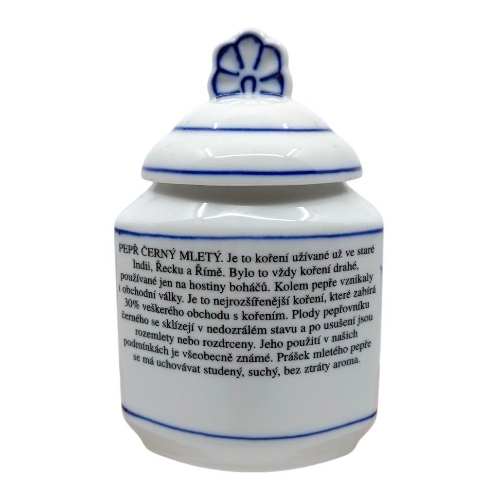 kořenka s nápisem Pepř černý mletý, popis na zadní straně