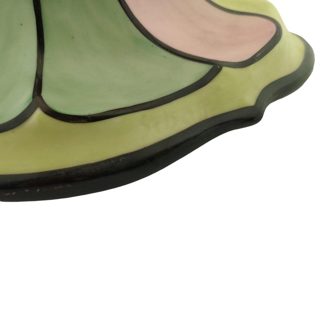 Porcelánový tříramenný svícen s nahou dámou uprostřed, značka Royal Dux, model 3109, saxe dekor růžovo-zelená kombinace, signatura