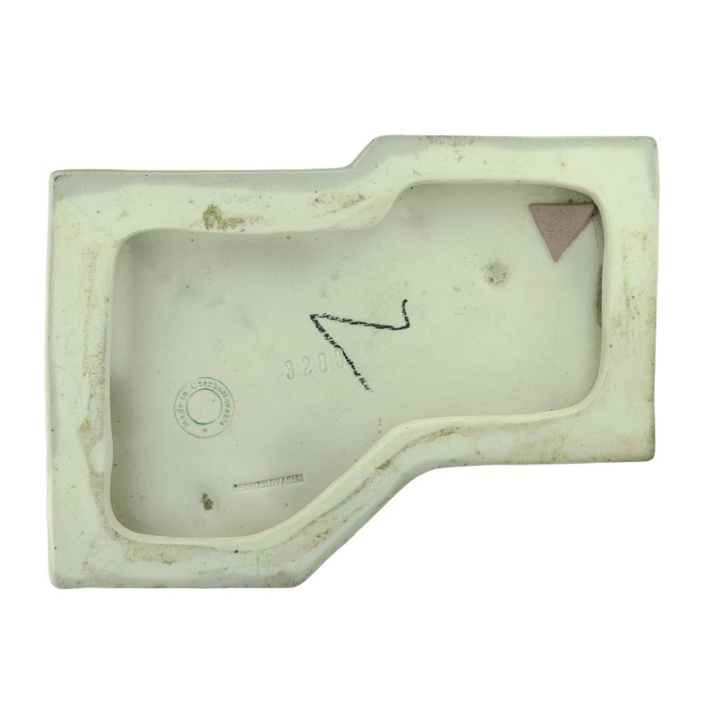 porcelánová socha duchcovské porcelánky, značka Royal Dux, model: Dívka s kozlem, modrý dekor se zlacením, značení