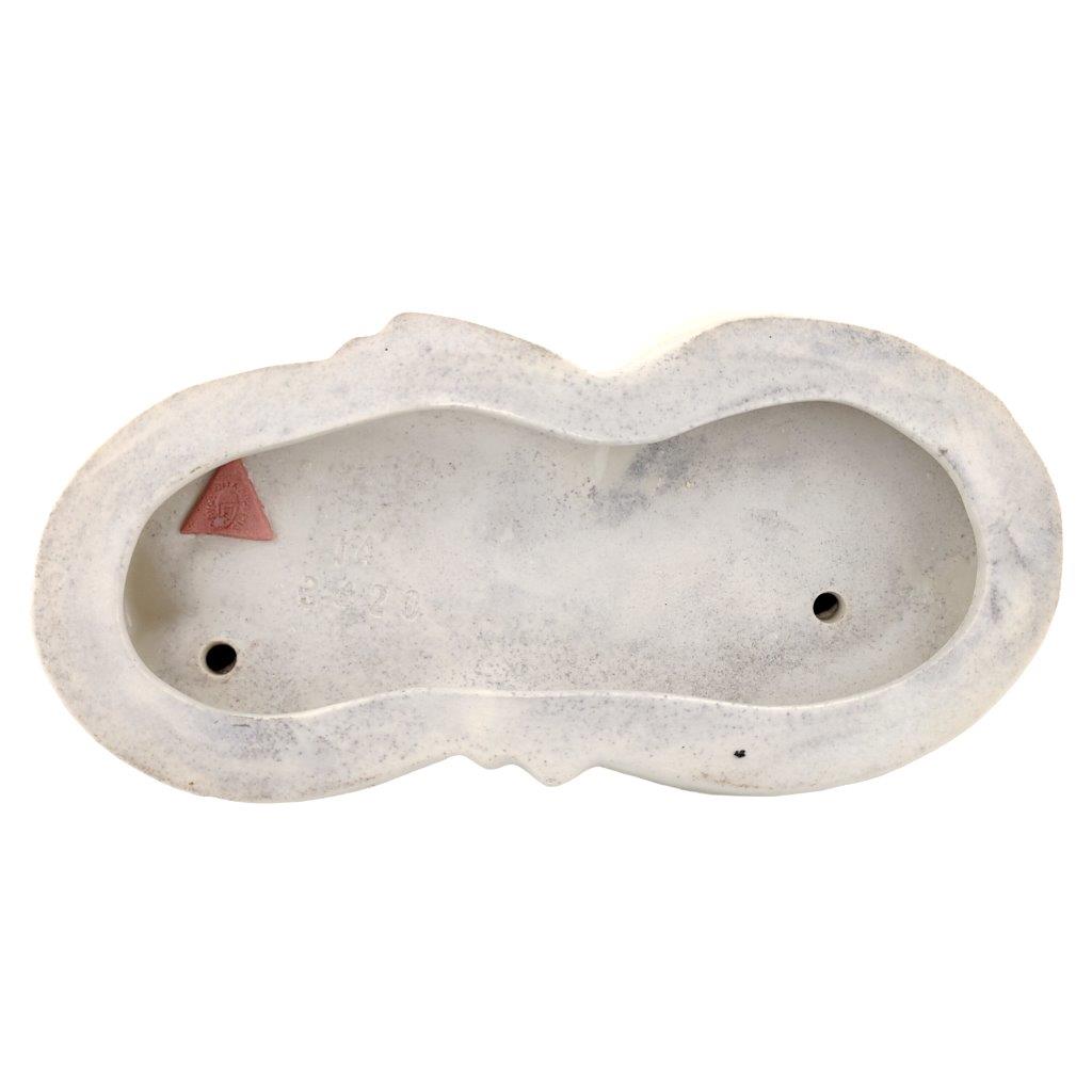 porcelánová figura značky Royal Dux, model: dívka s holčičkou, červený dekor se zlacením, značení