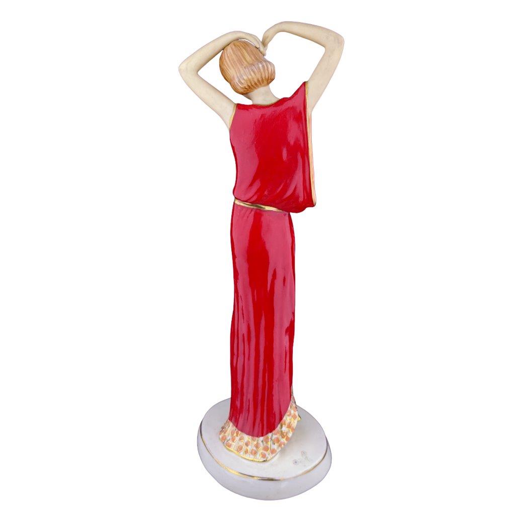porcelánová figura značky Royal Dux, model: dáma v dlouhých šatech, červený dekor se zlacením