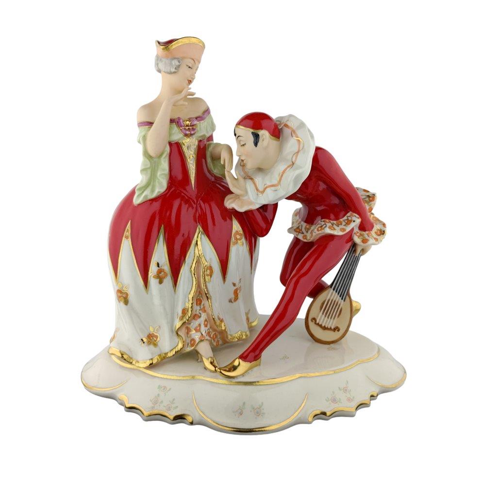 porcelánová figura značky Royal Dux, model: pierot s kolombínou, červený dekor se zlacením