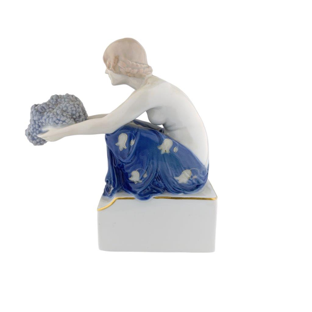porcelánová figura značky Rosenthal, model: nosička hroznů, porcelán s glazurou