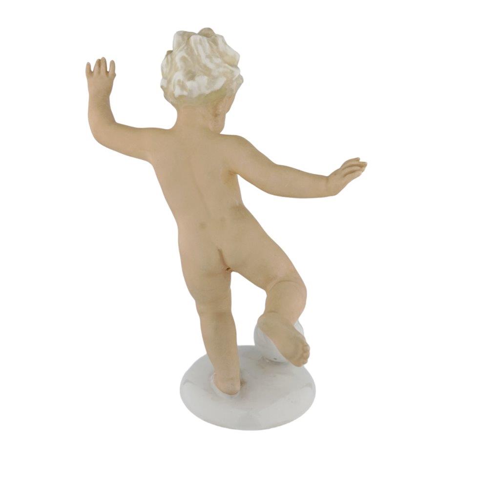 porcelánová figurka, značka Schaubach Kunst, model: putto s míčem, porcelán s glazurou