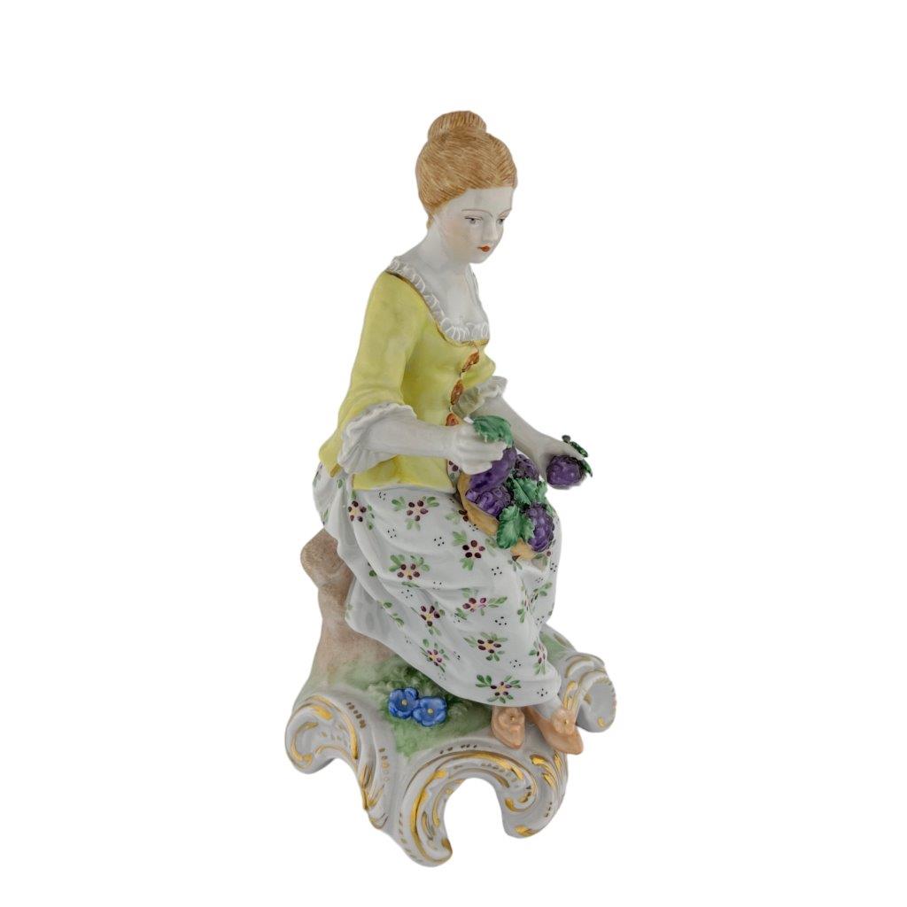 porcelánová figura ženy s hrozny značky Potschappel Dresden, model: vinařka, glazovaný porcelán
