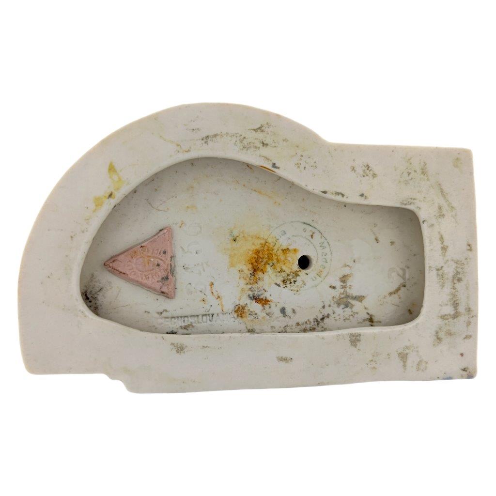 porcelánová figura značky Royal Dux, model: dáma mísou plnou květin, modrý dekor se zlacením, značení