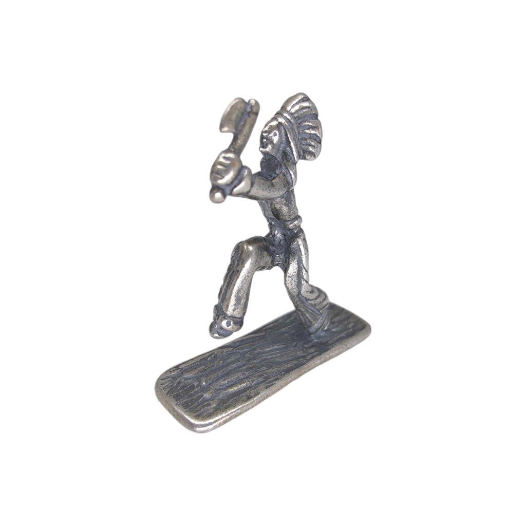 Starožitná postavička - indián ze stříbra o ryzosti 800/1000. Zajímavý sběratelský předmět, vhodný jako dárek. Celková hmotnost 16,17 g