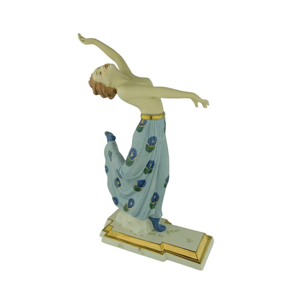 porcelánová figura značky Royal Dux, Art deco model žena v záklonu varianta II, porcelán s glazurou, světlemodrý dekor se zlacením