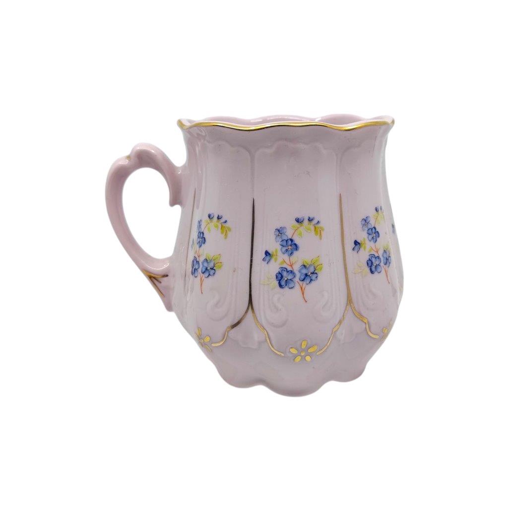 Hrnek z růžového porcelánu, pomněnkový dekor se zlacením