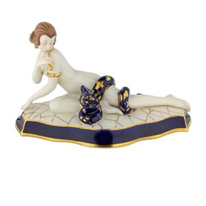 porcelánová figura značky Royal Dux, model: ležící dáma s hadem ve stylu Art deco, kobaltový dekor se zlacením
