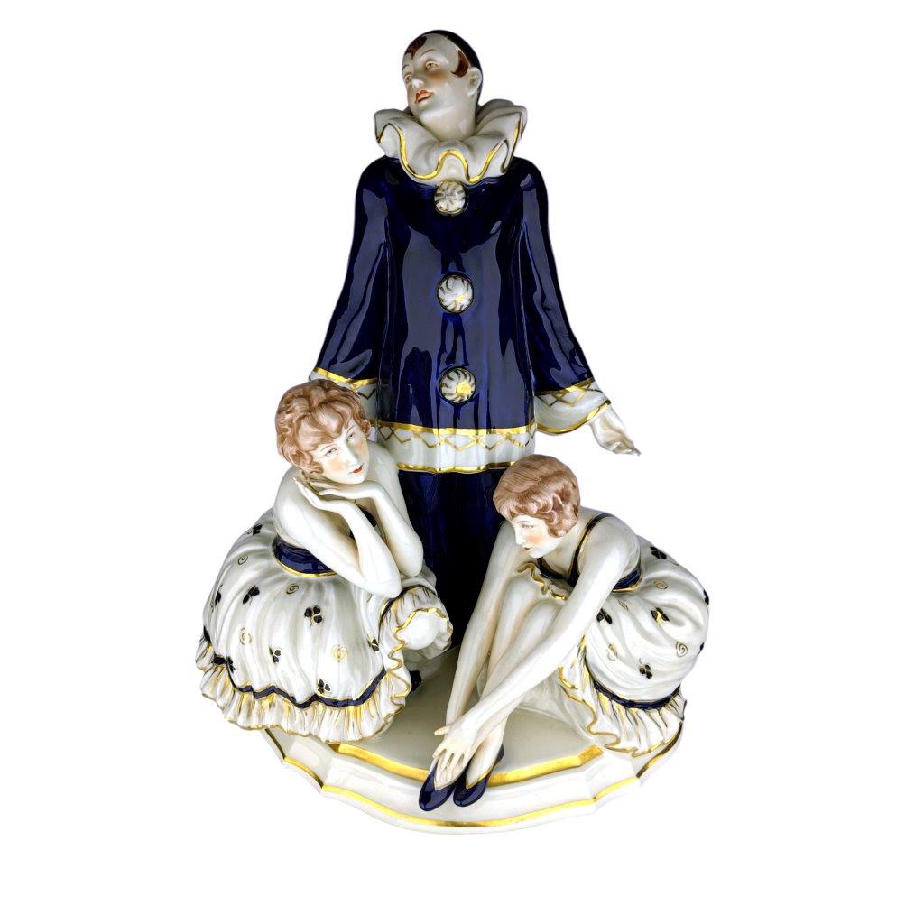 porcelánové sousoší značky Royal Dux, nevídaný model: Pierota a dvou tanečnic v kobaltovém dekoru se zlacením