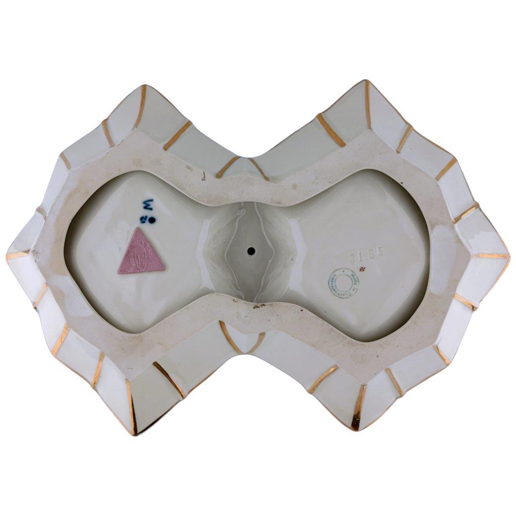 porcelánová žardiniéra s dámou uprostřed značky Royal Dux, nevídaný model v kobaltovém dekoru se zlacením, značení