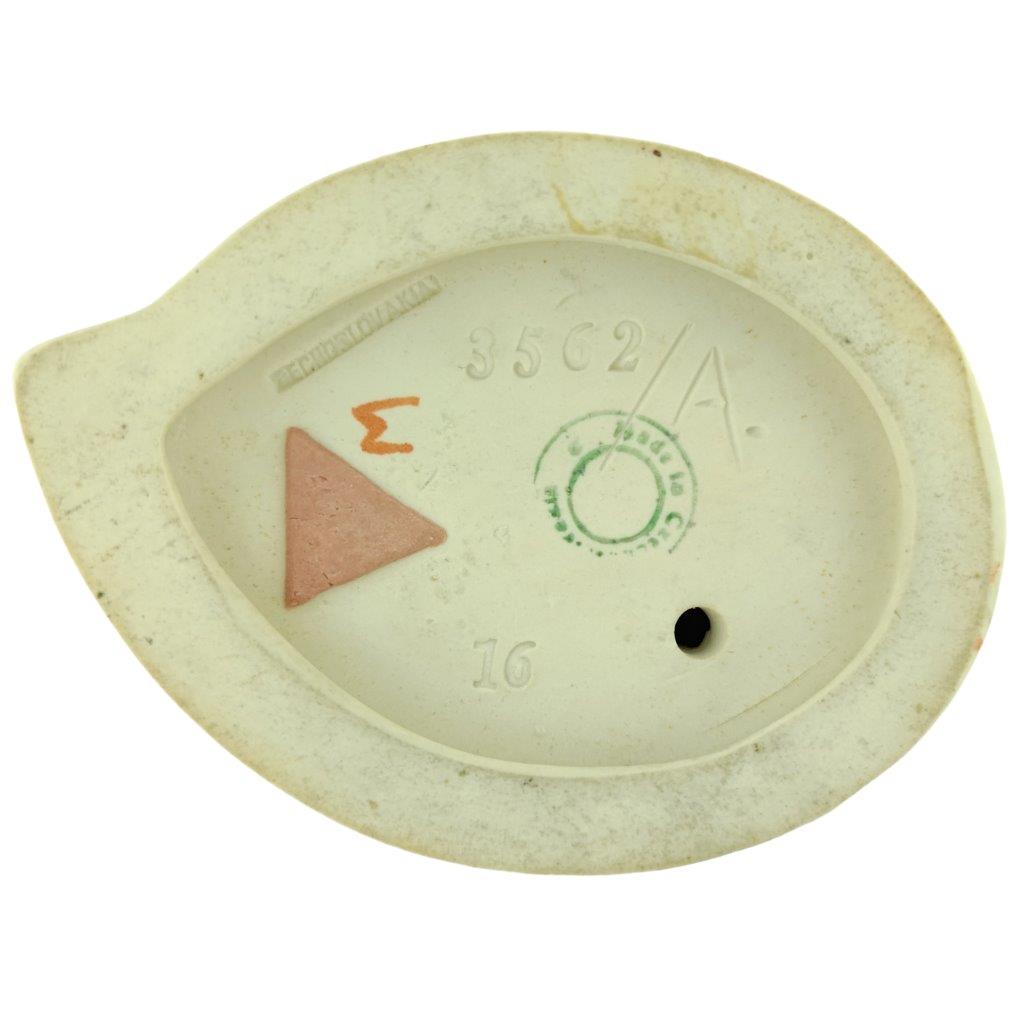 porcelánová figura značky Royal Dux, model: Tanečník I, červený dekor se zlacením, značení