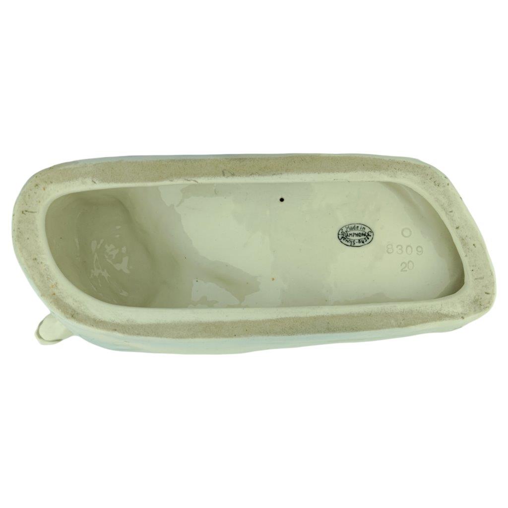 Porcelánová figura ledního medvěda na podstavci, značka Amphora Trnovany, bez poškození, značení