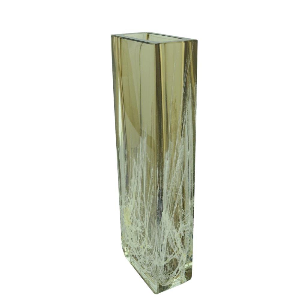 Váza z křišťálového skla s koučovým jádrem a zatavenými vlákny, značeno Exbor, návrh: Pavel Hlava