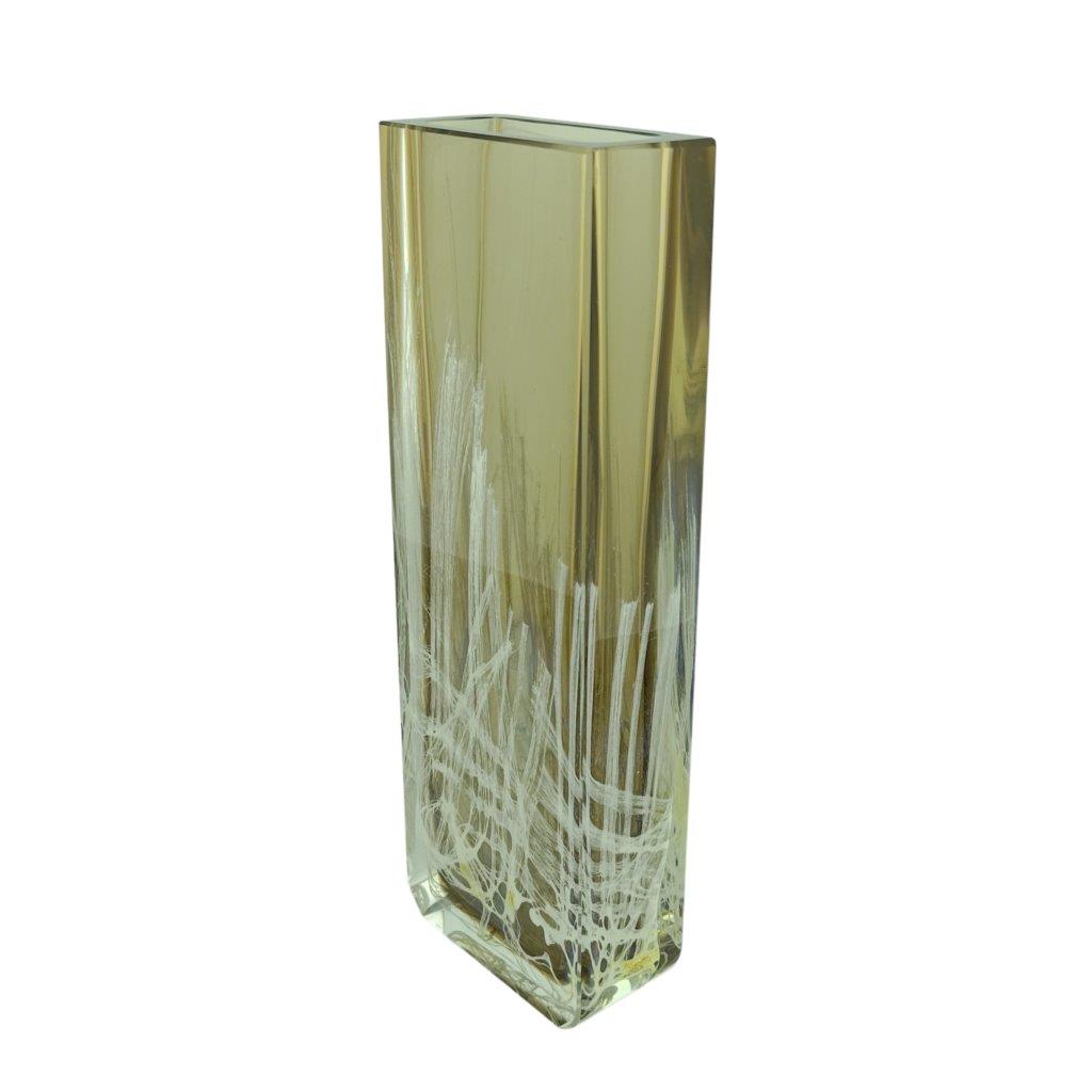Váza z křišťálového skla s koučovým jádrem a zatavenými vlákny, značeno Exbor, návrh: Pavel Hlava