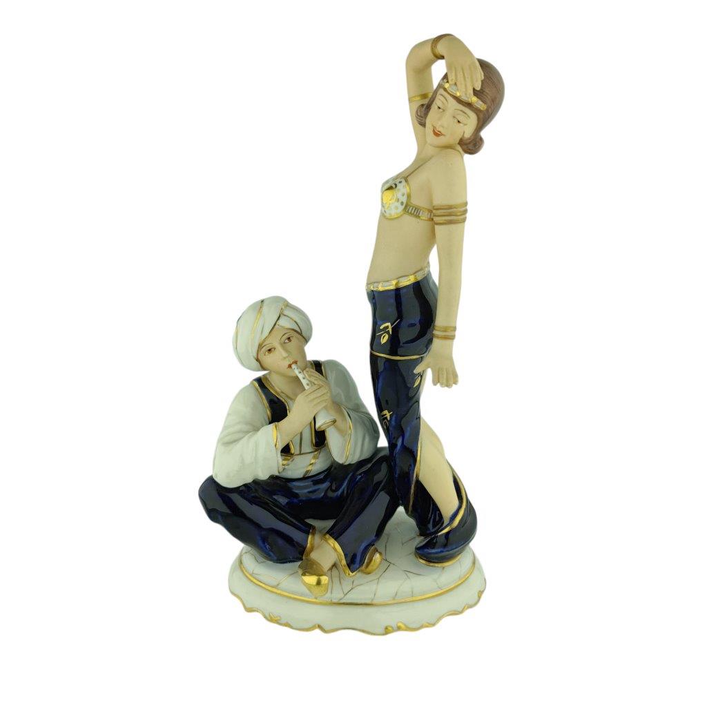 porcelánová figura značky Royal Dux, model: Zaklínač hadů s tanečnicí, kobaltový dekor se zlacením