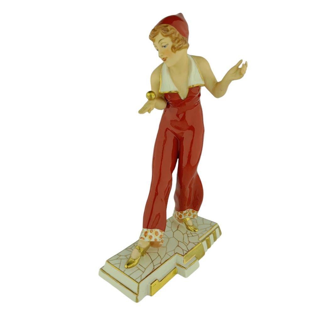 porcelánová figura značky Royal Dux, model: Art deco dívka s kuličkou, červený dekor se zlacením
