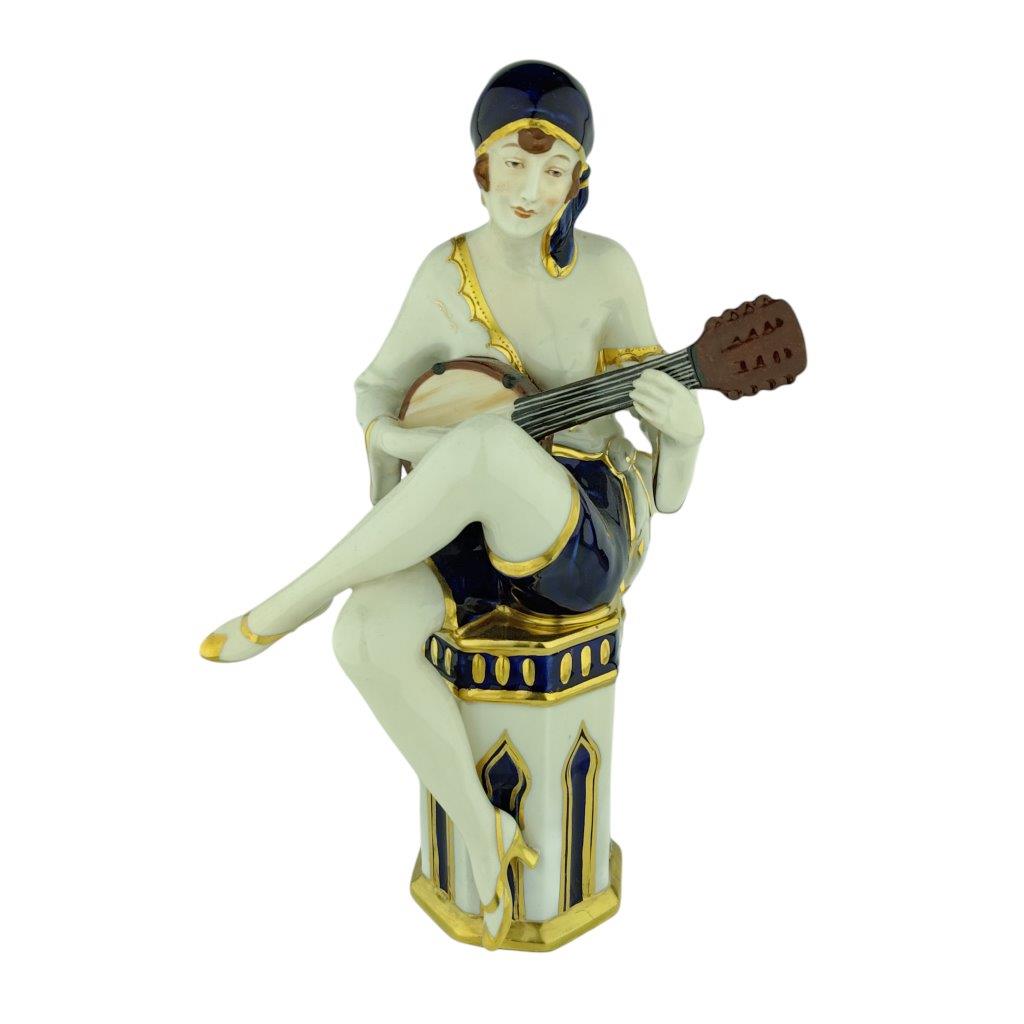 porcelánová figura značky Royal Dux, model: Dáma s benjem šatech, kobaltový dekor se zlacením, nejmenší varianta