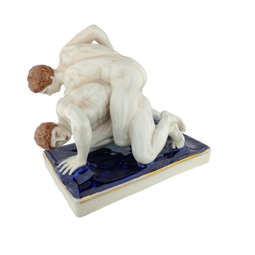 porcelánová socha značky Royal Dux, model: Zápasníci, kobaltový dekor se zlacením