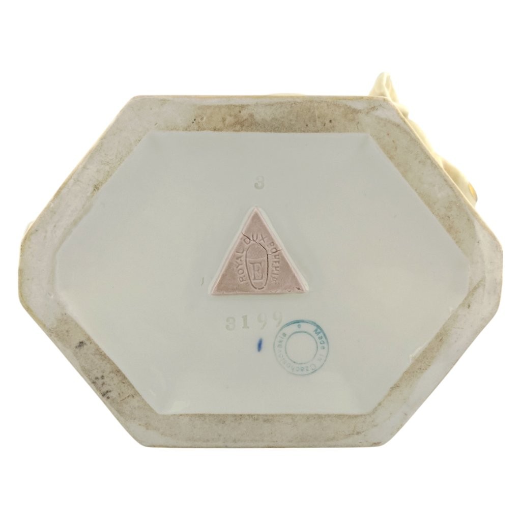 porcelánová socha značky Royal Dux, model: Žardiniéra se slonem, kobaltový dekor se zlacením, značení