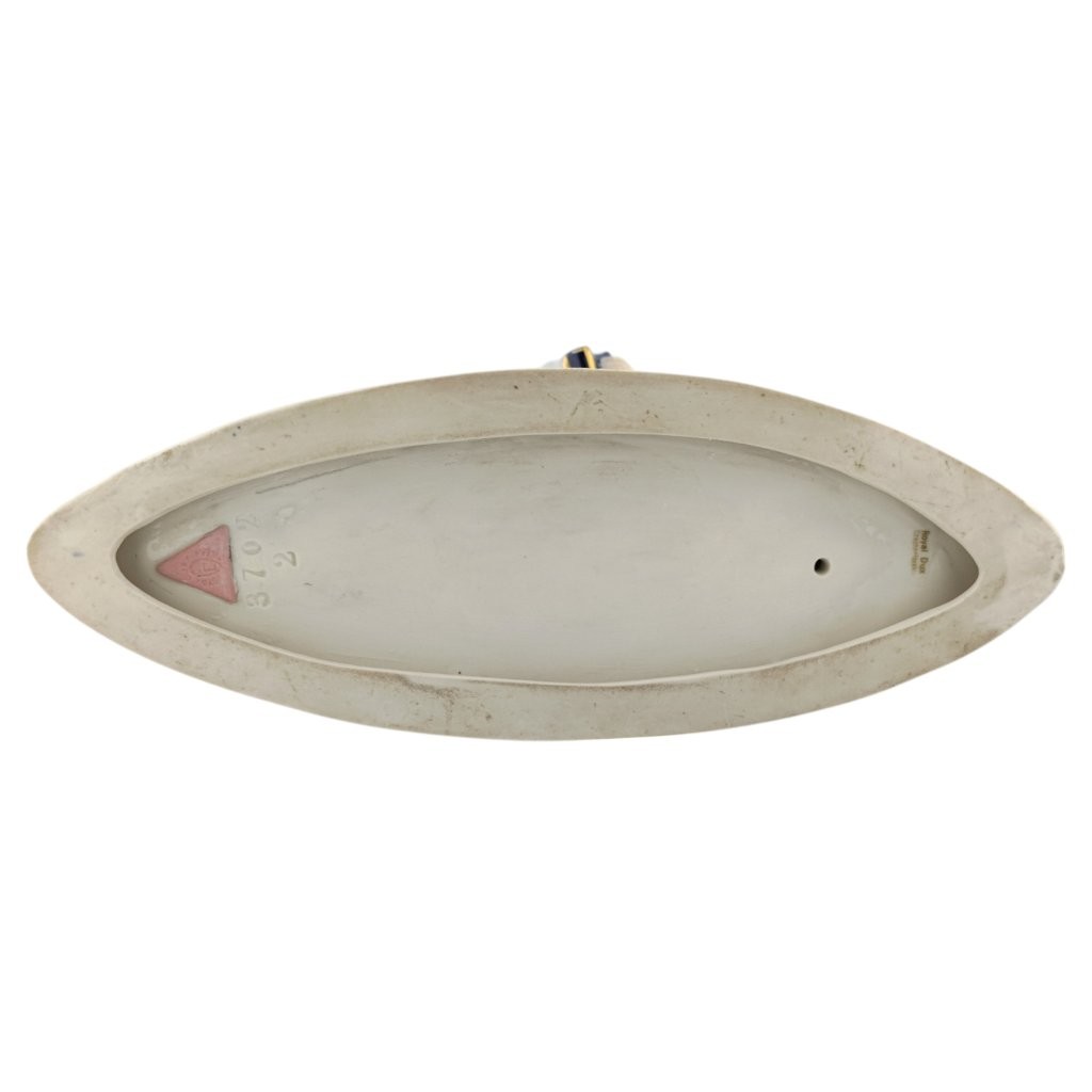porcelánová socha značky Royal Dux, model: Harmonikářka, kobaltový dekor se zlacením, značení