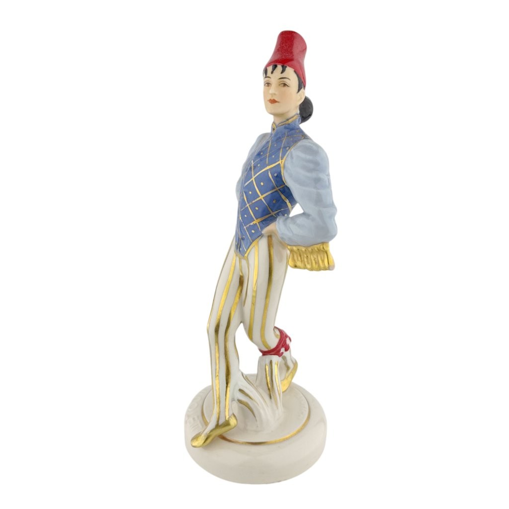 porcelánová socha značky Royal Dux, model: Auccasin, saxe barevný dekor se zlacením. Socha z příběhu Accasin a Nicoletta