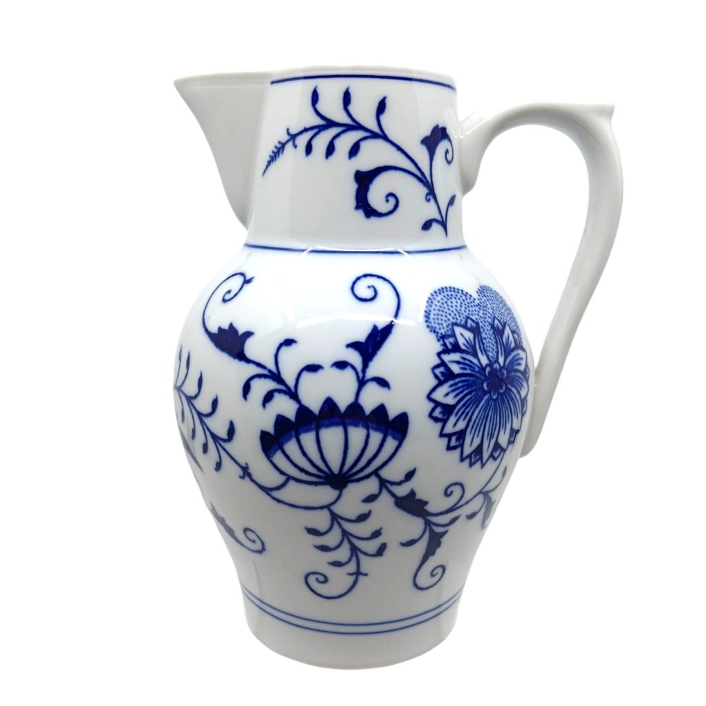 džbán vysoký s cibulákovým dekorem, objem 0,9l