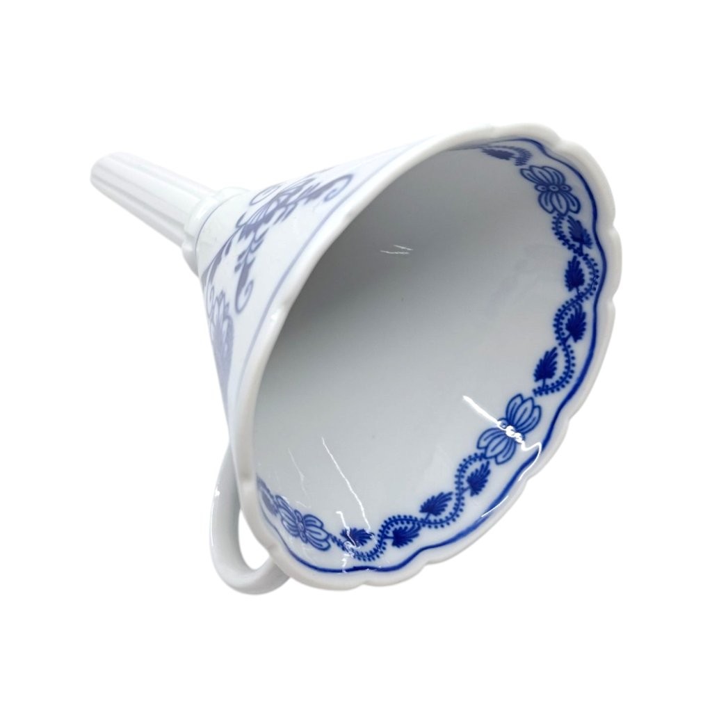 porcelánový trychtýř s cibulákovým dekorem