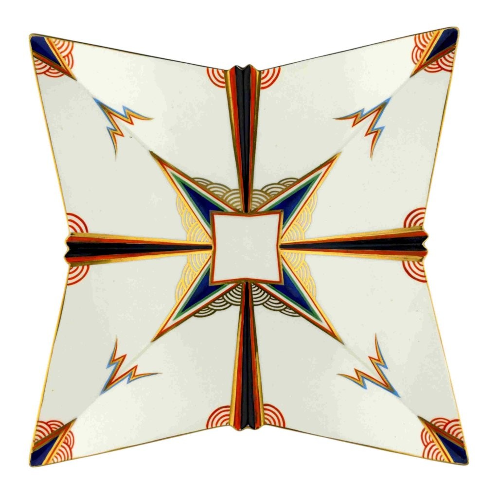 Nástolec z jemné kameniny ve stylu kubismu, značka Royal Dux, vrchní strana