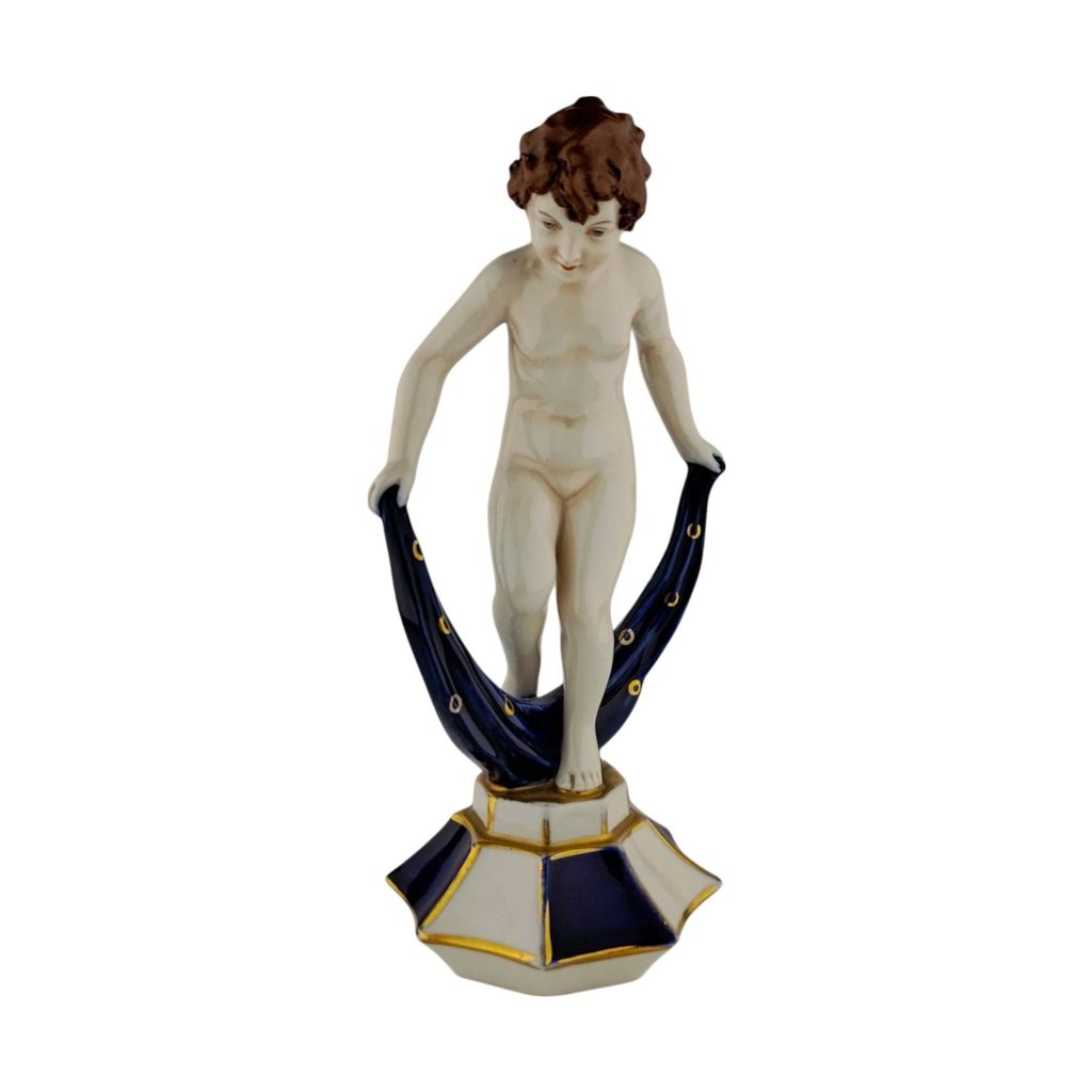 porcelánová figura značky Royal Dux, model: Holčička na podstavci ve stylu Art Deco, kobaltový dekor se zlacením