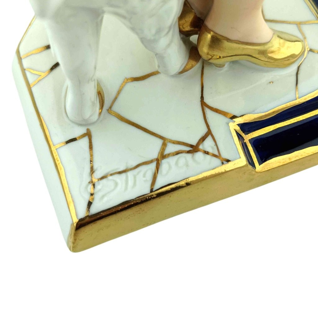 porcelánová figura značky Royal Dux, model: Dívka s kozlem, kobaltový dekor se zlacením, signatura